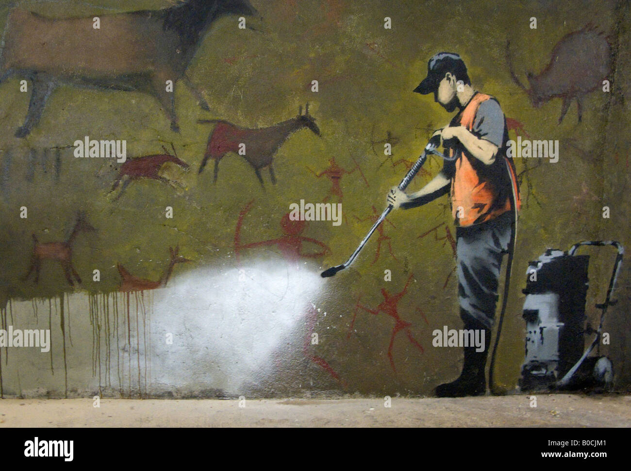 Consiglio lavoratore spray, distrugge la pittura rupestre - un'immagine da lattine Festival, una strada di Londra mostra Banksy hanno aperto Foto Stock