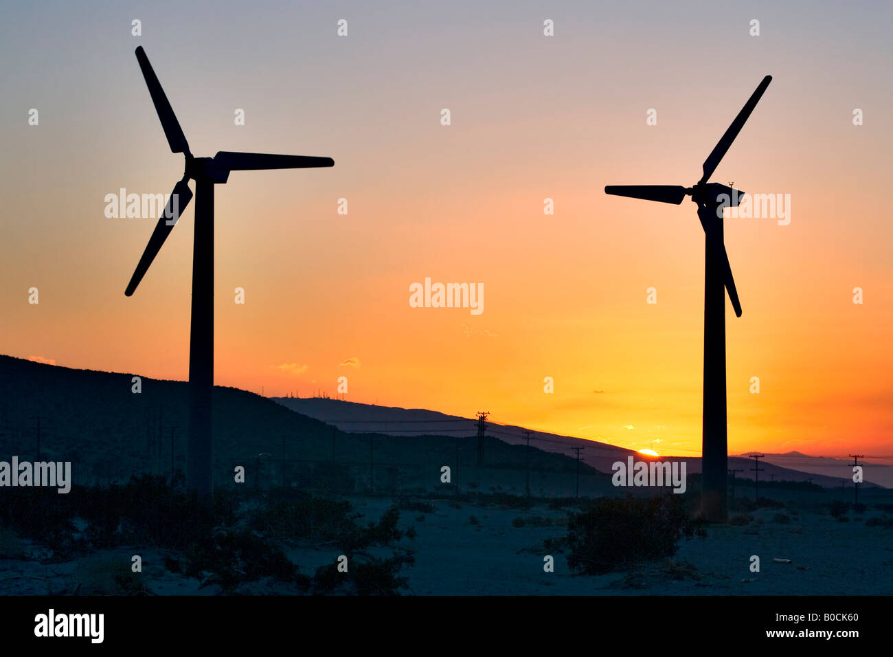 Palm Springs California energia alternativa wind farm all alba del San Gorgonio Mountain Pass in San bernardino Mountains Foto Stock