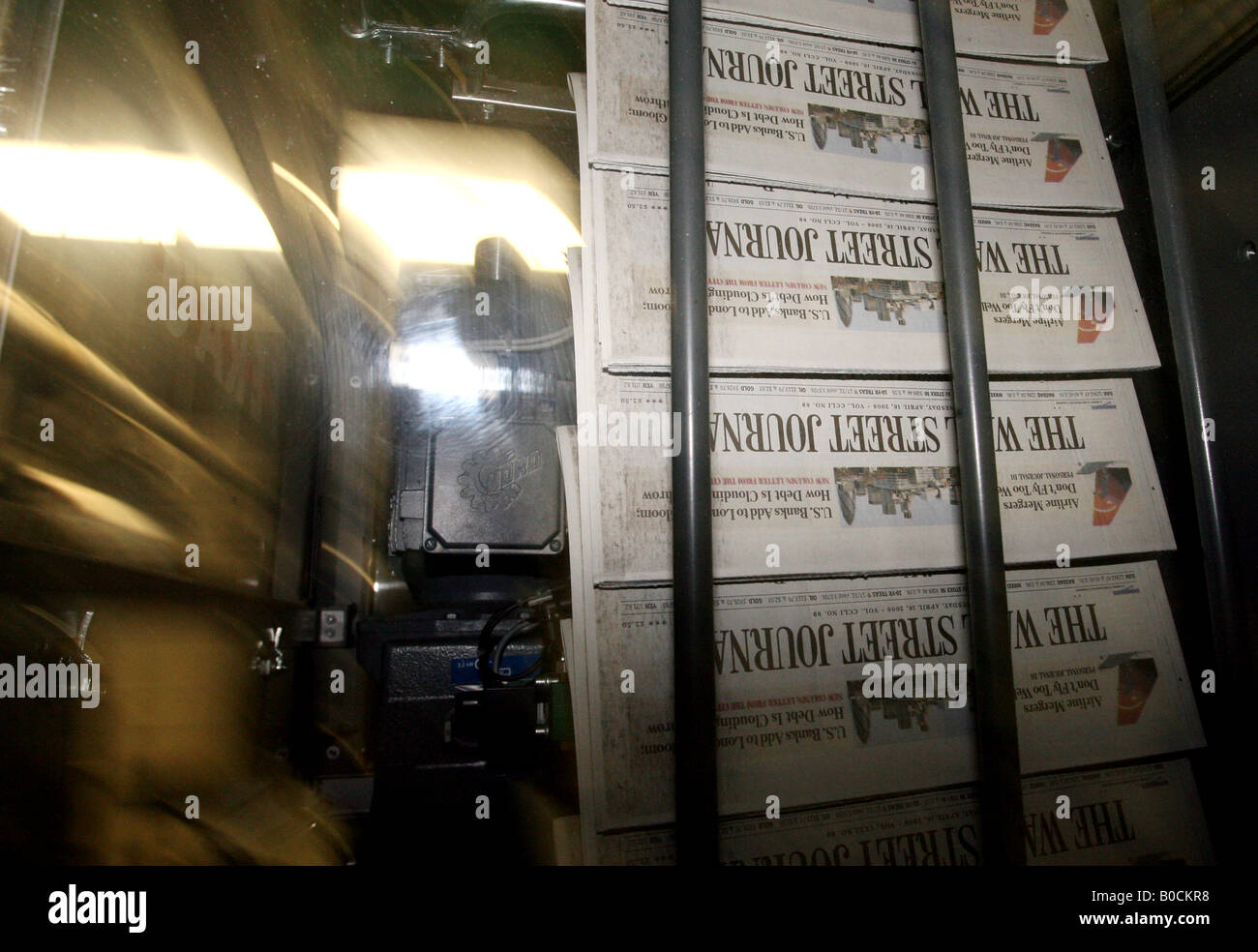 Copie del Wall Street Journal giornale vengono stampati a Newsfax nella zona est di Londra U K Foto Stock