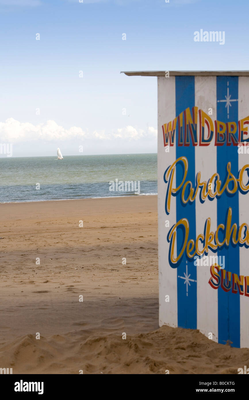 Sedia a sdraio hut store Ramsgate Beach Kent REGNO UNITO Foto Stock