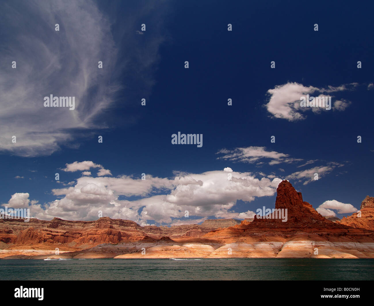 Nuvole sopra il lago Powell in Arizona Foto Stock