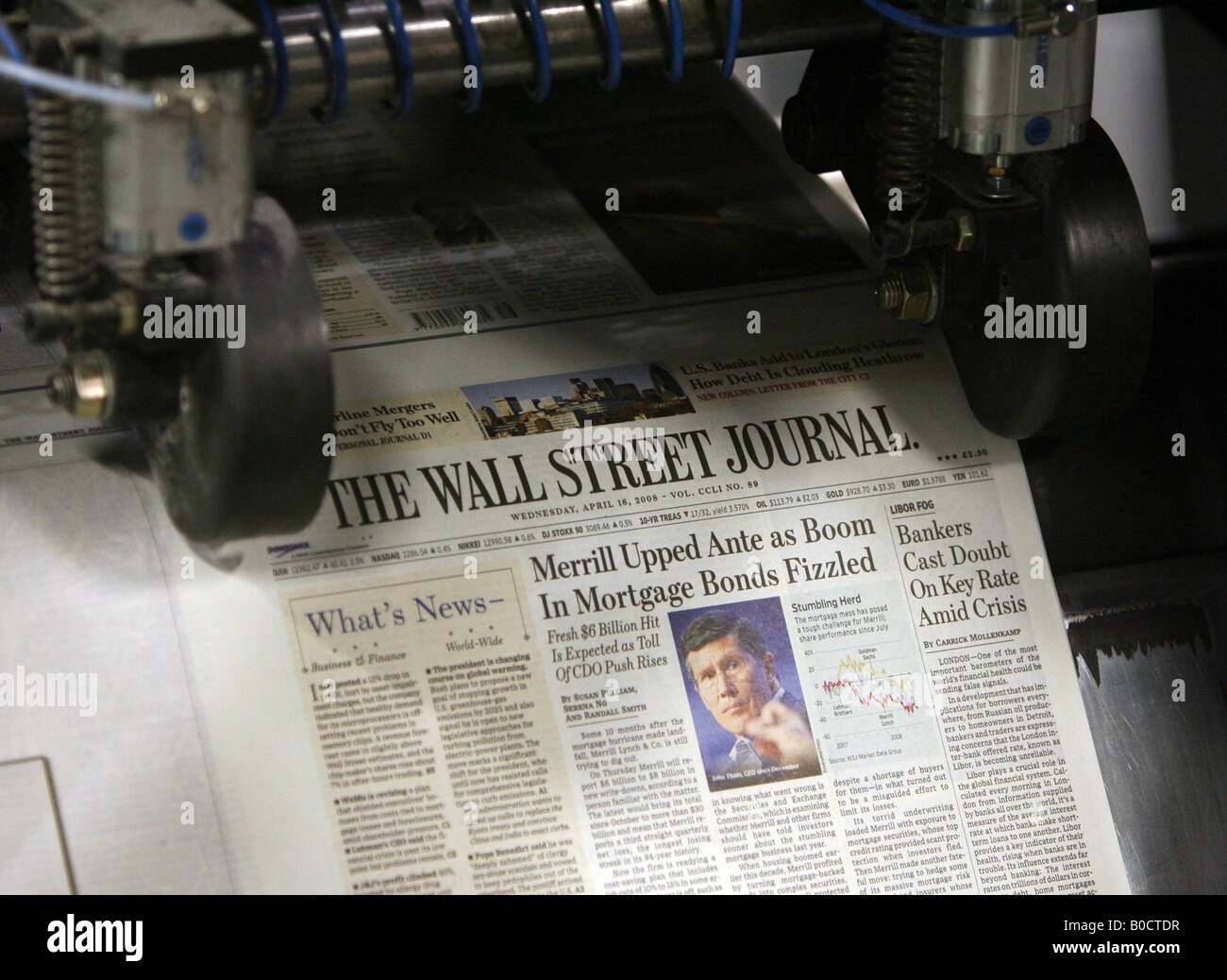 Copie del Wall Street Journal giornale vengono stampati a Newsfax nella zona est di Londra U K Foto Stock