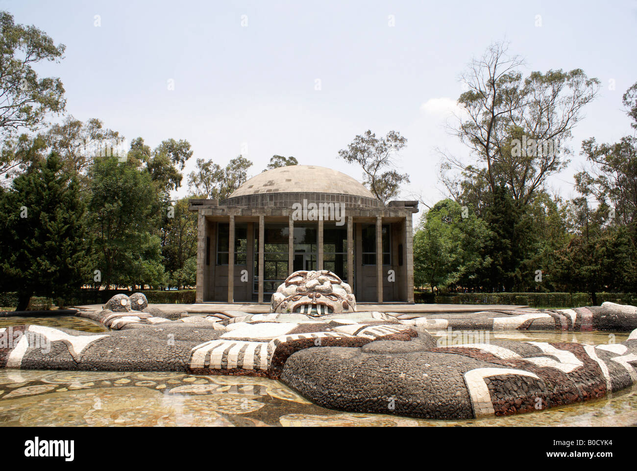 La Fuente de Tlaloc da Diego RIVERA nella seconda sezione del parco di Chapultepec, Città del Messico, Messico Foto Stock