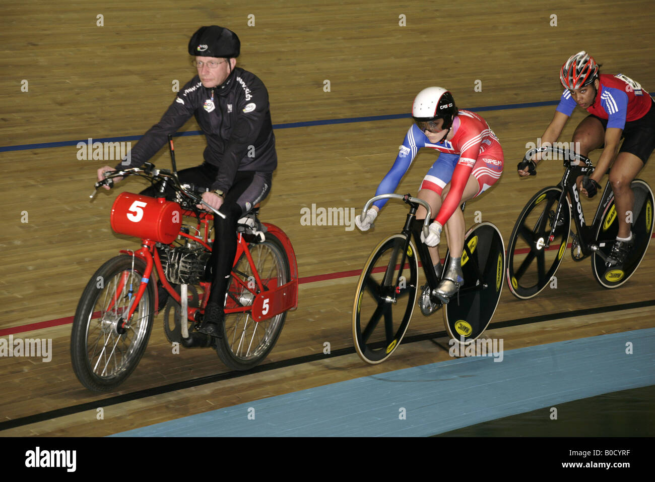 Victoria Pendleton Gran Bretagna sprinter primo round di Keirin competiition segue Derny ritmo bike Foto Stock
