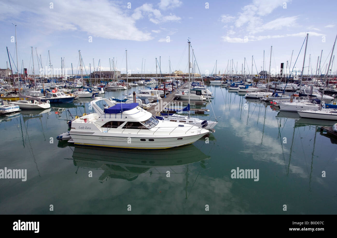 Barche a Ramsgate Harbour Marina Kent Foto Stock