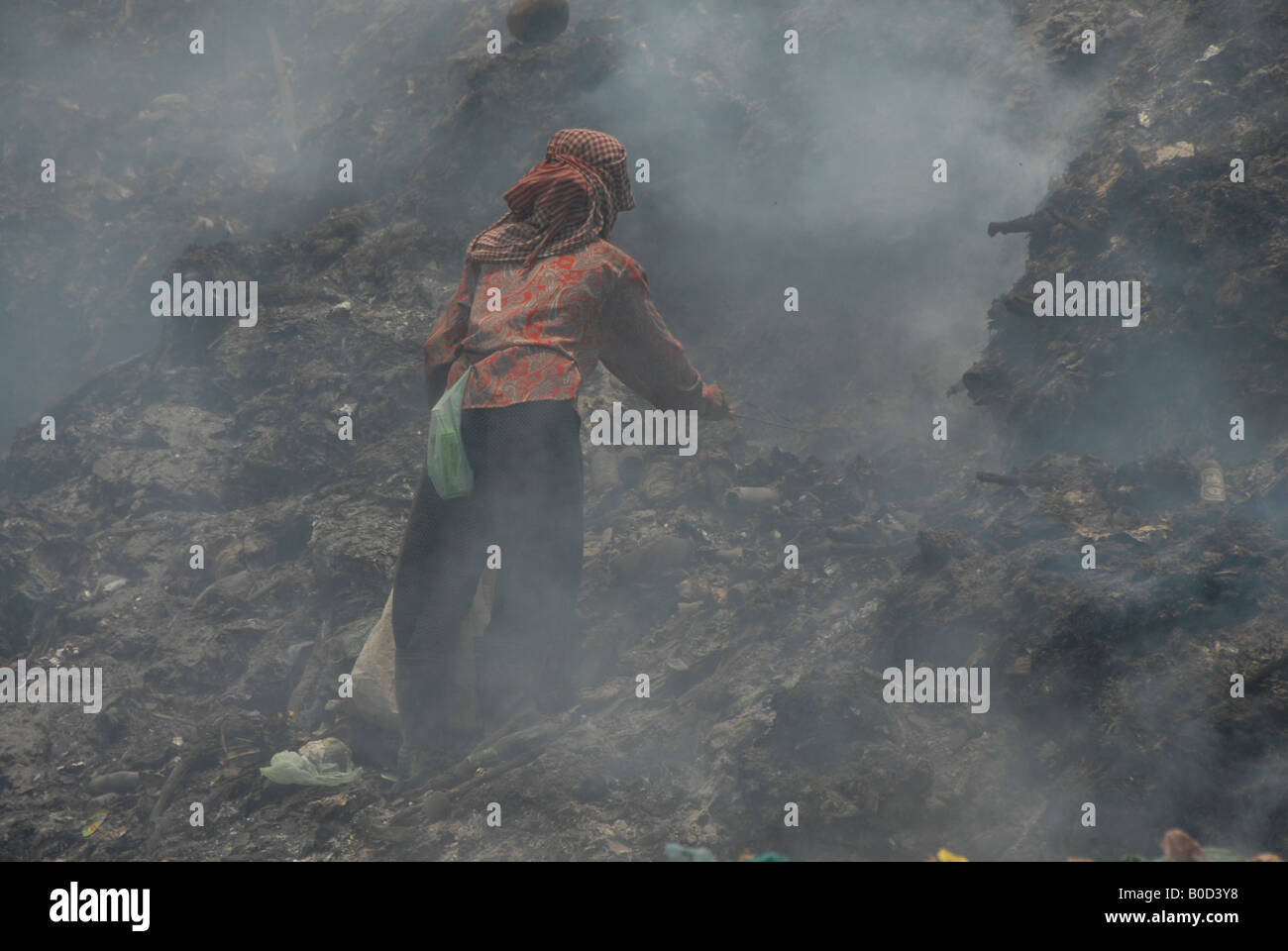 Garbage picker, dumpsite, steung significa chey ,smokey mountain, phnom penh ,Cambogia Foto Stock