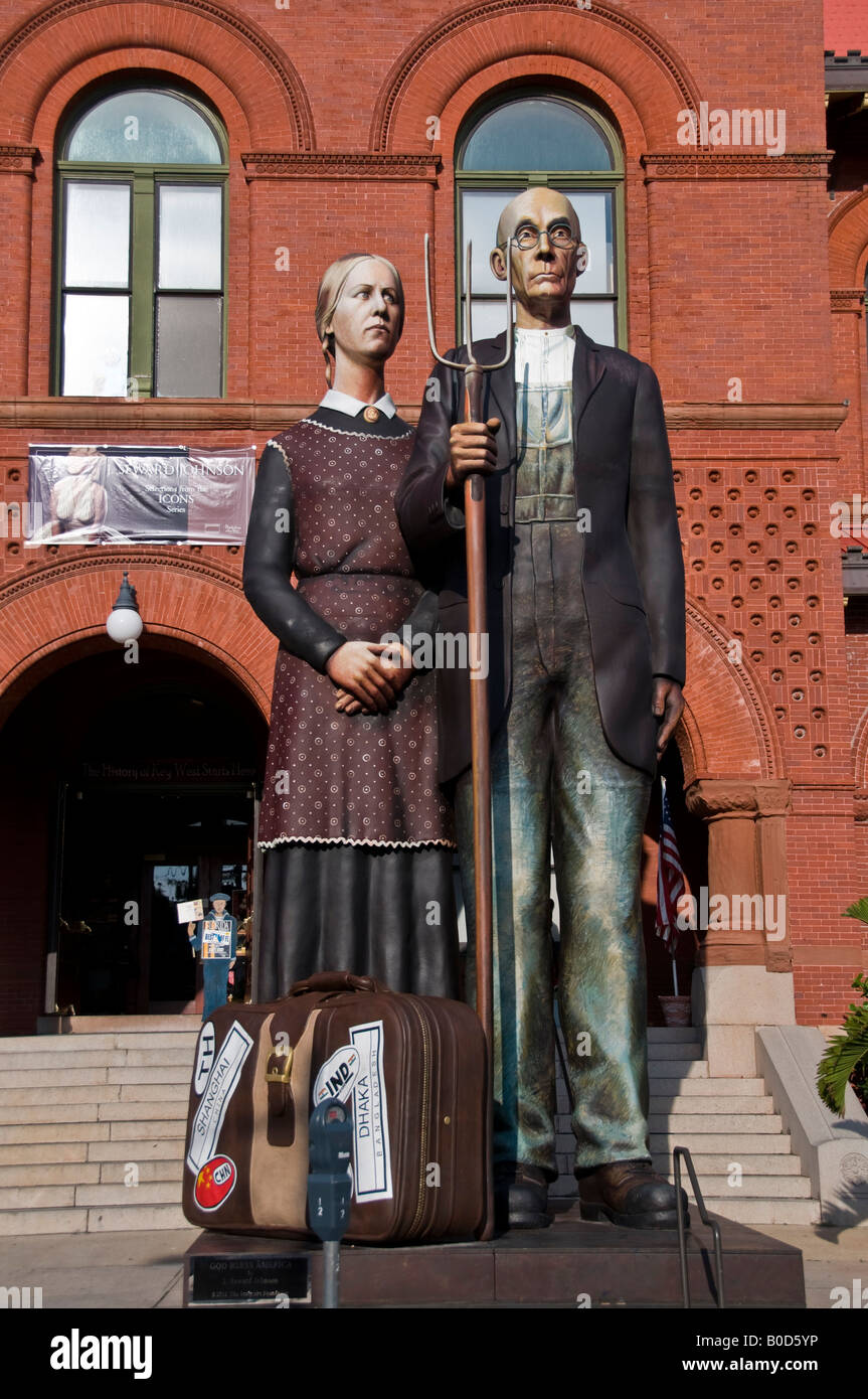 Gotico americano da concedere il legno come una statua al di fuori del centro storico Customs House Edificio di Key West Florida Foto Stock
