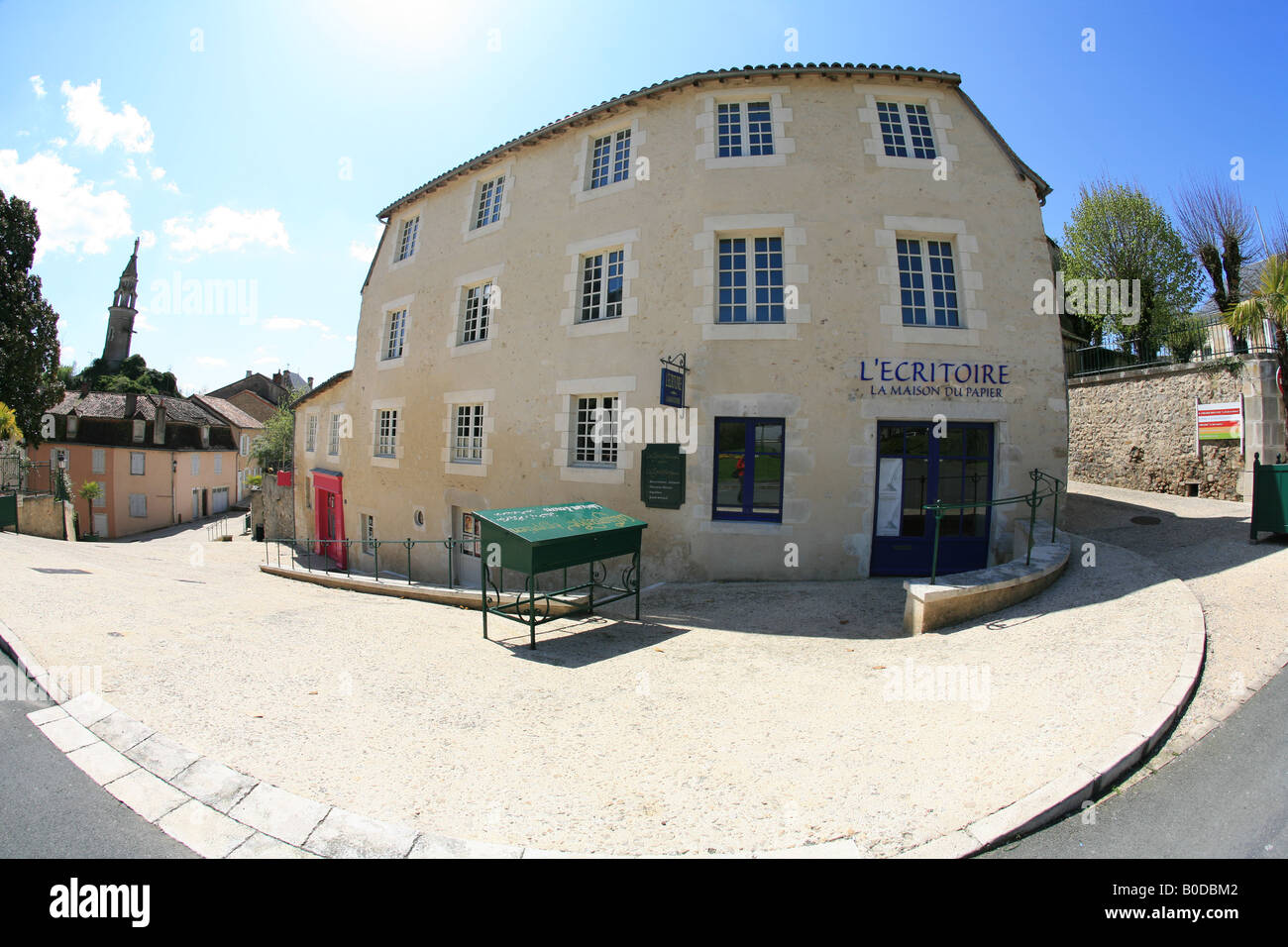 Montmorillon, Limousin regione della Francia. La città è conosciuta come la città dei libri o la città di scrittura. Foto Stock