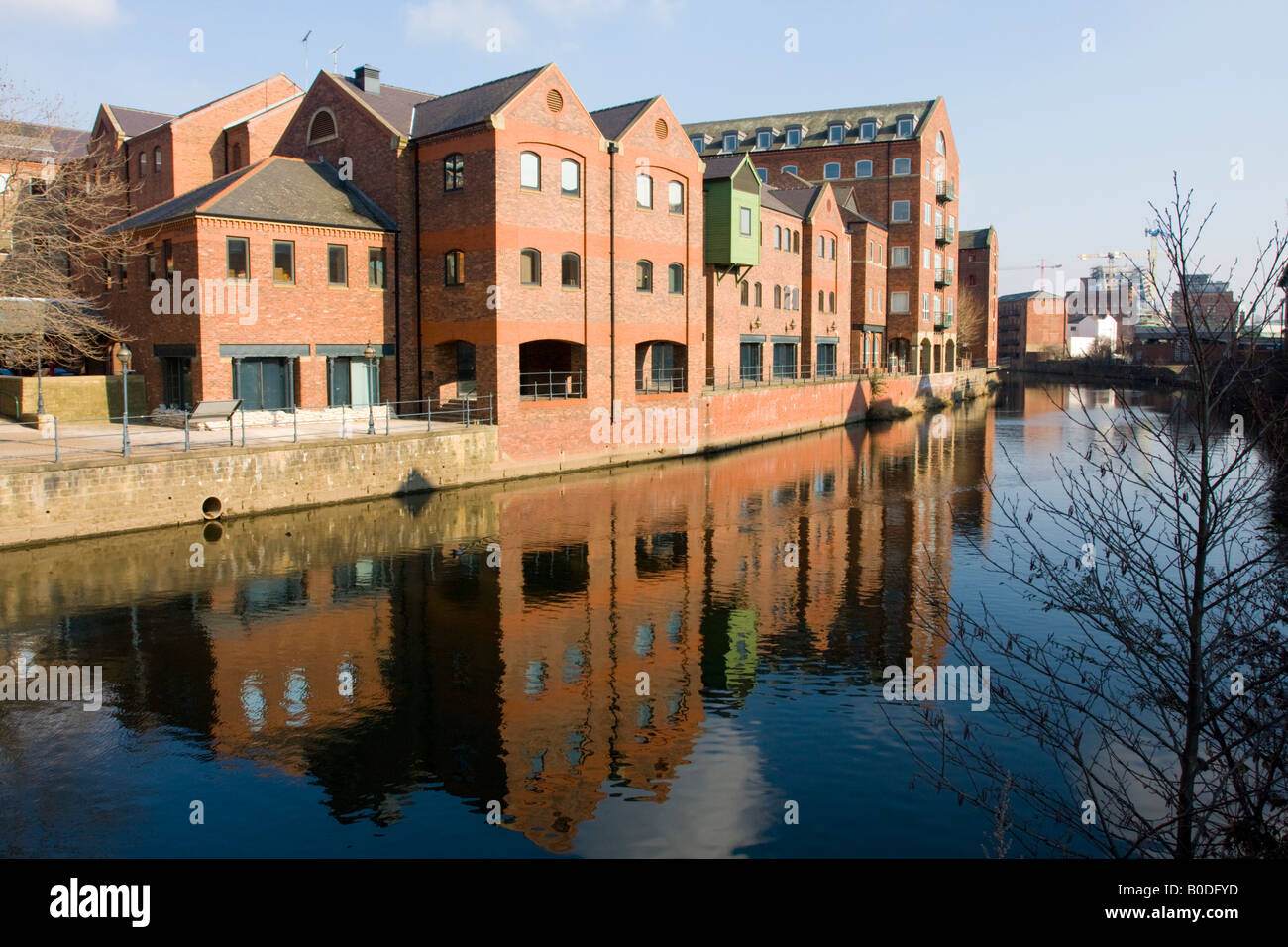 Waterfront edifici fiume Aire Leeds Yorkshire Regno Unito Foto Stock