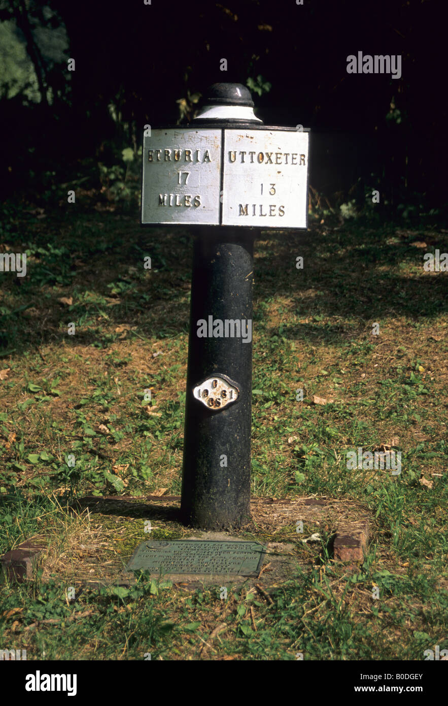 Canal milepost Froghall Wharf Staffordshire Inghilterra Foto Stock