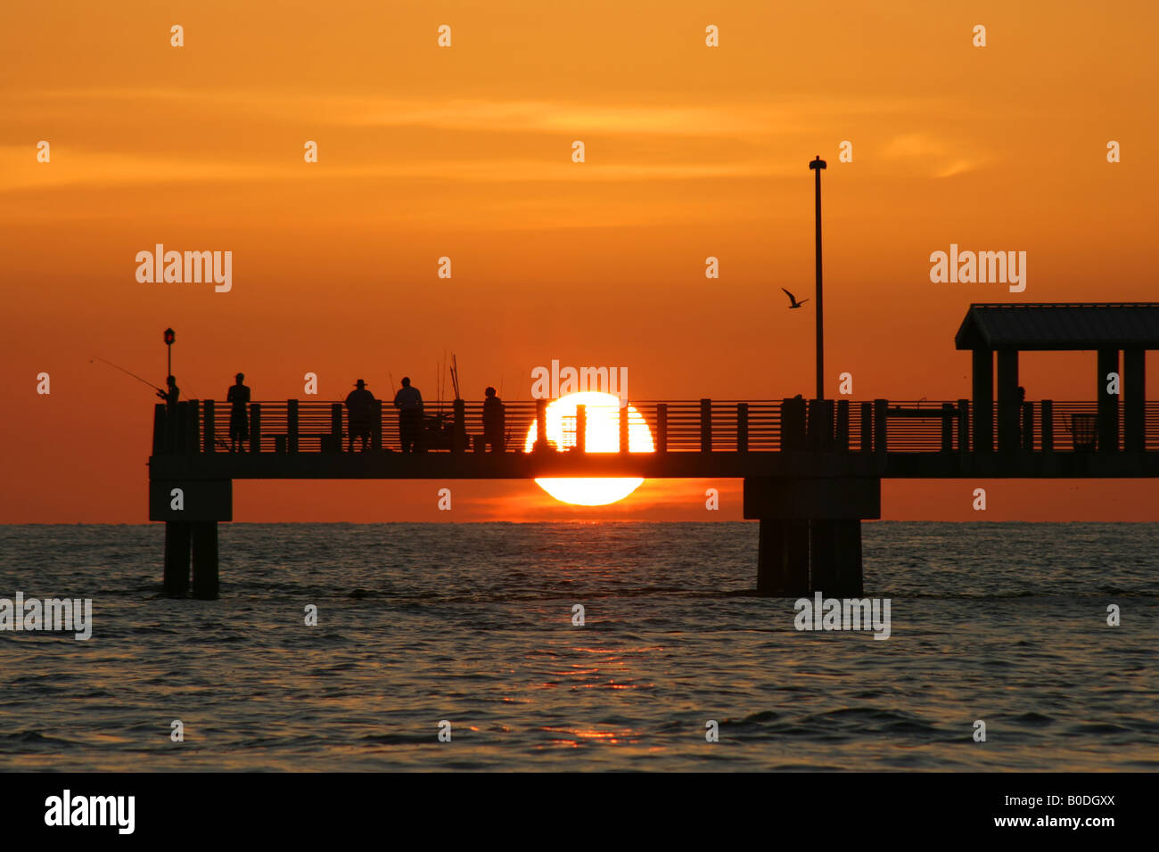 Colorate sulla costa del Golfo Tramonto Fort De Soto Pier Saint Petersburg Florida Foto Stock