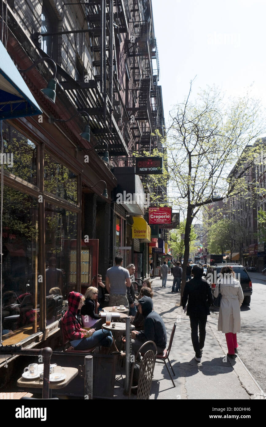 Tipica caffetteria sulla Macdougal Street, Greenwich Village (o il West Village), Manhattan NYC, New York City Foto Stock