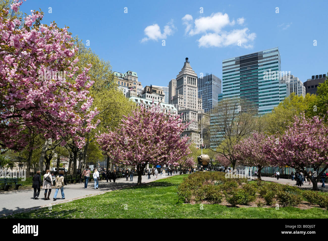 Primavera sbocciano i fiori in Battery Park, il quartiere finanziario, la parte inferiore di Manhattan, New York City Foto Stock