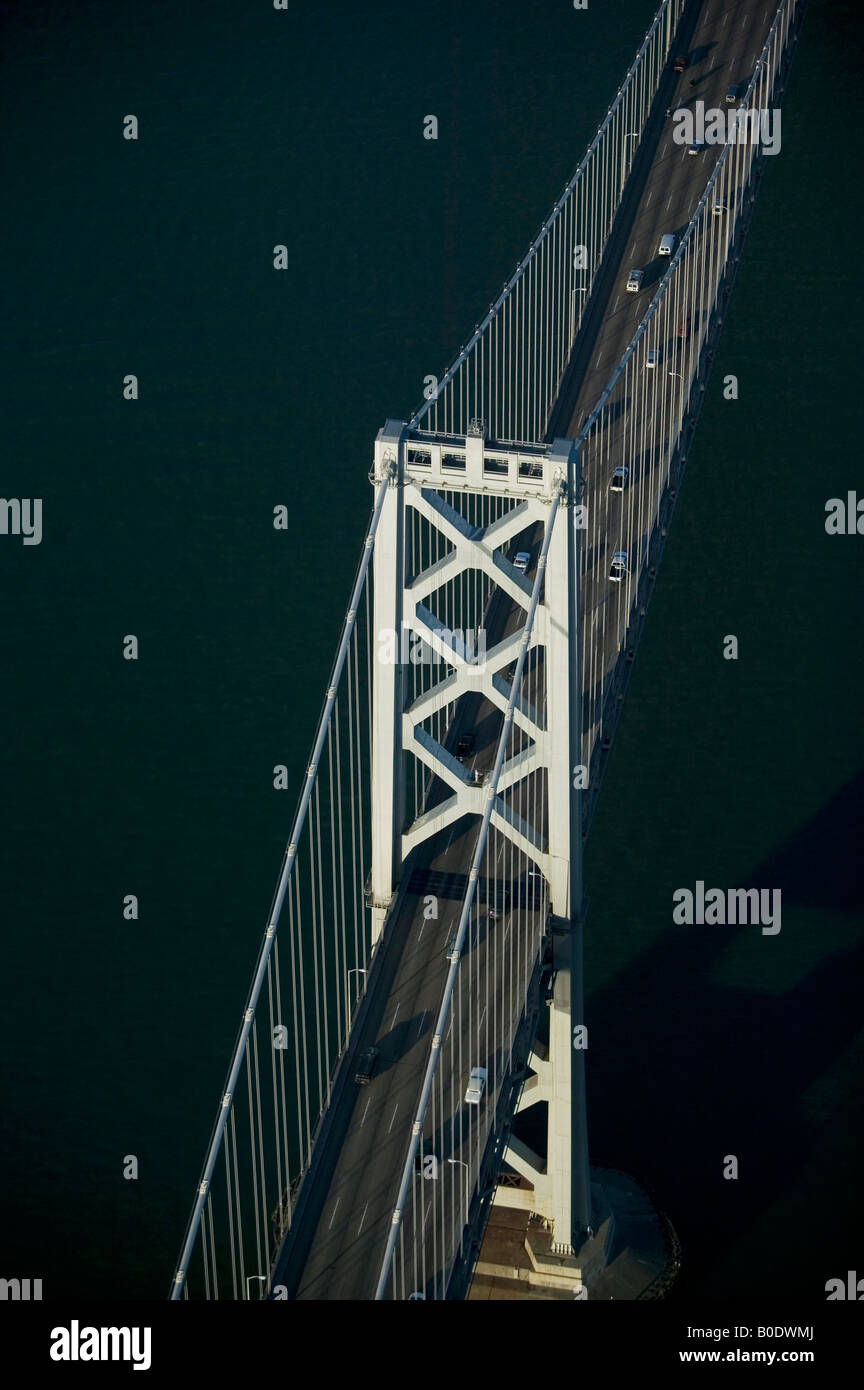 Antenna sopra il ponte della Baia di San Francisco, California Foto Stock