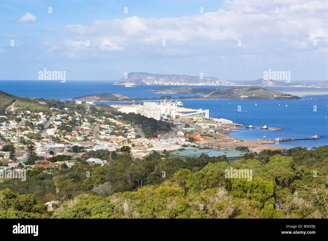 Città di Albany e porto e caricatori di grano da Mount Melville lookout con la principessa Royal Harbour sulla destra. Australia occidentale Foto Stock