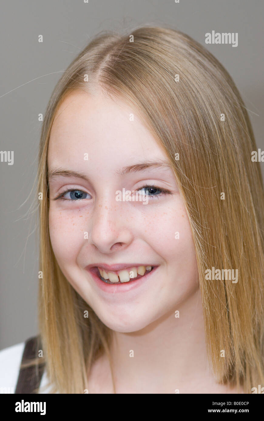 Pretty 12 year old blonde immagini e fotografie stock ad alta risoluzione -  Alamy