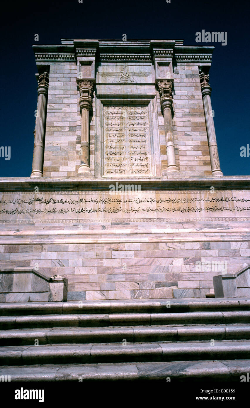 6 maggio 2006 - Mausoleo di Iran grande poeta Ferdosi, costruito sotto lo scià Reza Pahlavi in 1925, a tus (Ferdosi) vicino a Mashad. Foto Stock