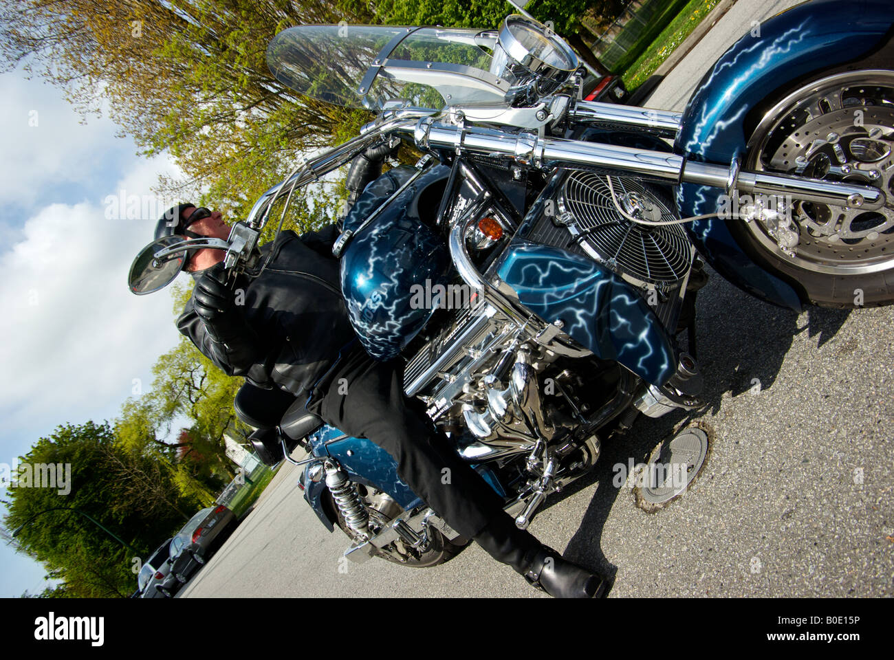 Motociclista a cavallo del suo boss Hoss V8 powered motocicletta. Foto Stock