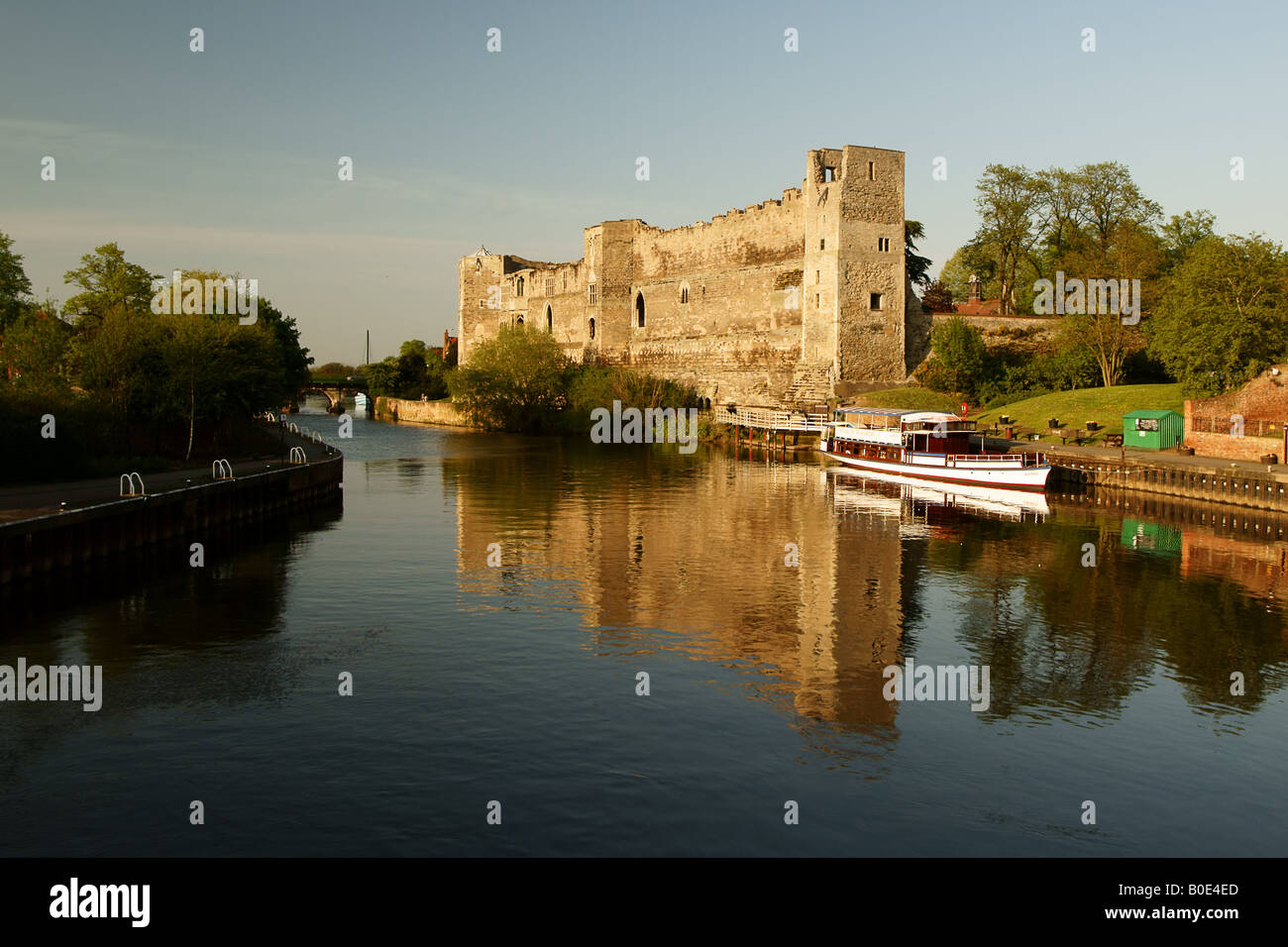 Newark Castle sul fiume Trento Foto Stock