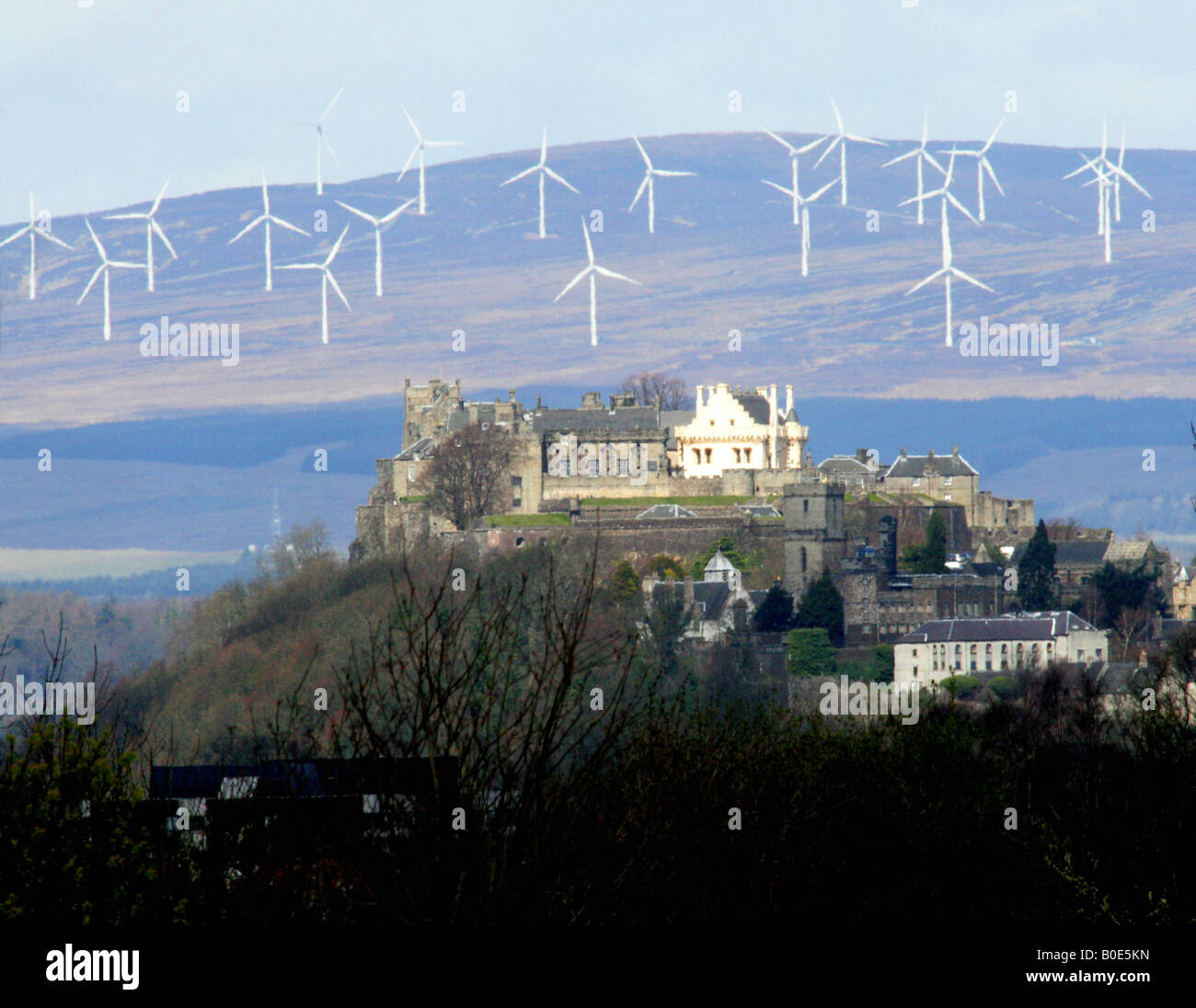 Il BRAES O DOUNE TURBINA EOLICA FARM altera la vista dal Castello di Stirling Scozia UK ha iniziato la produzione di febbraio di quest'anno 2008 Foto Stock