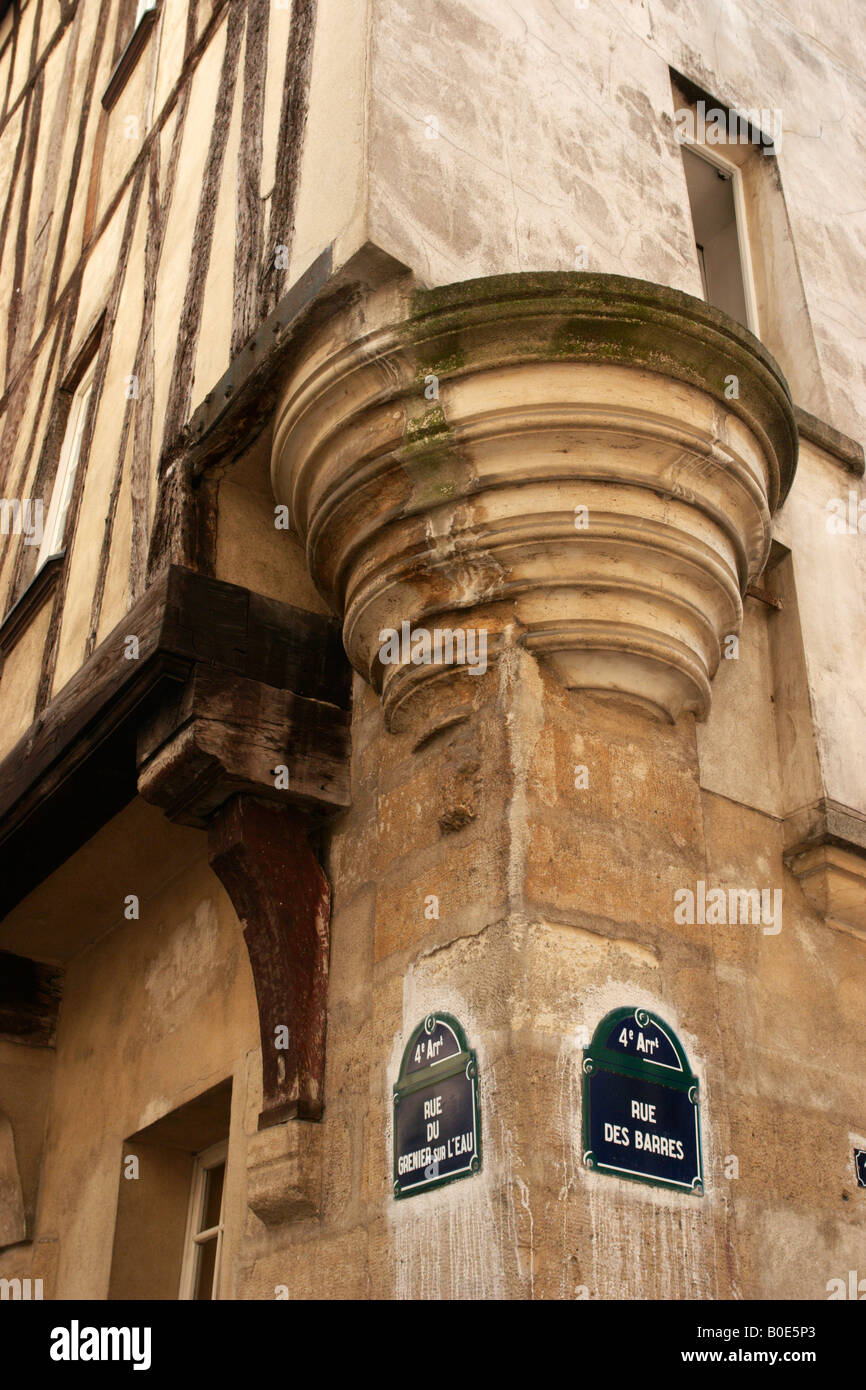 Architettura medievale a Rue des Barres Parigi Francia Foto Stock