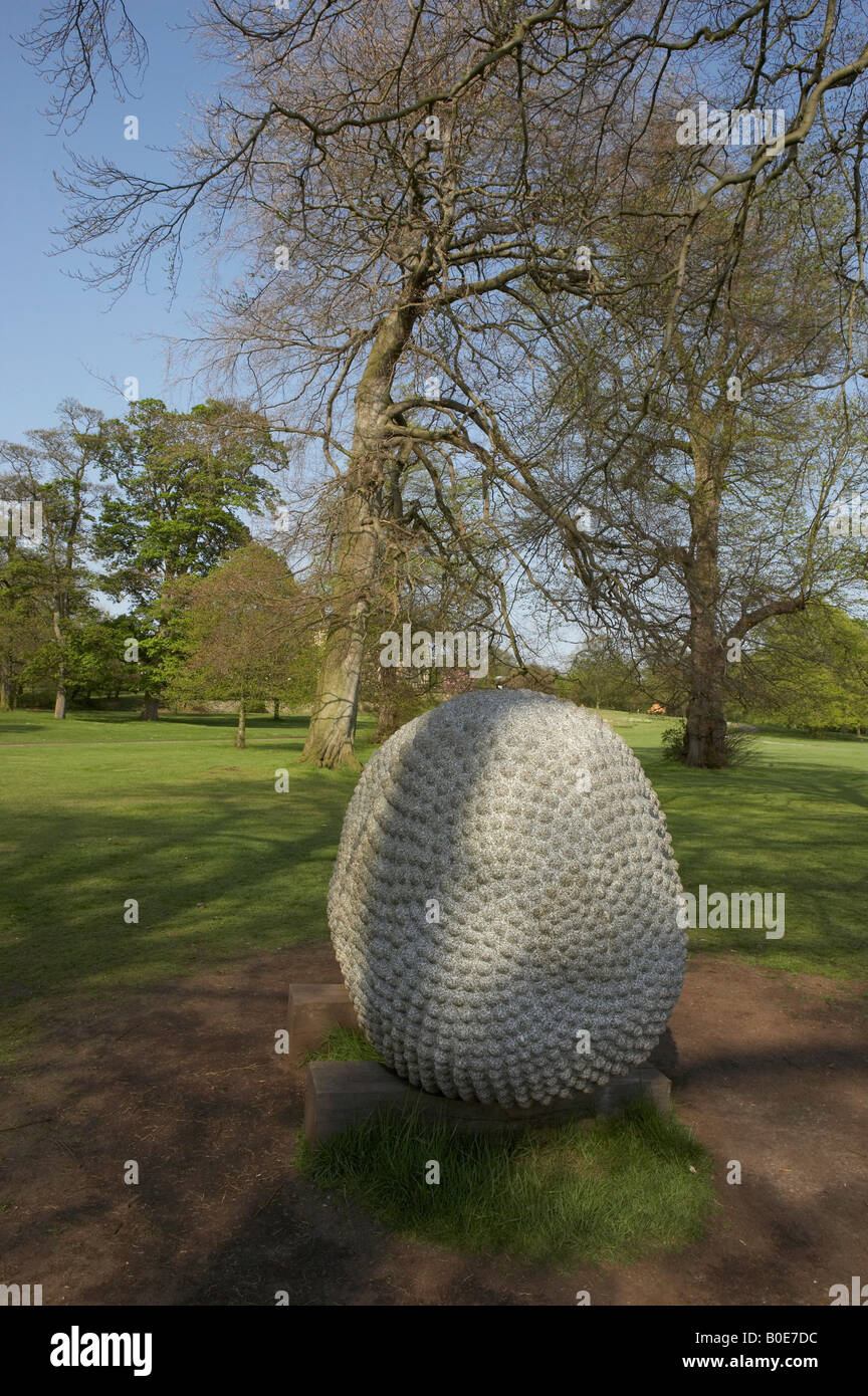 La scultura in pietra a Yorkshire Sculpture Park Foto Stock