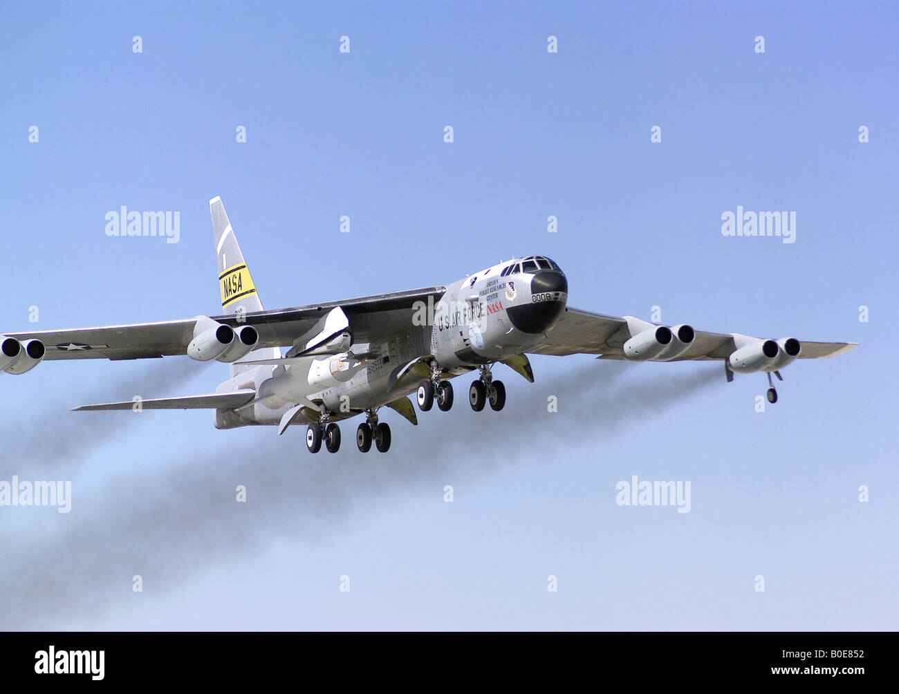B 52B lancio aereo decolla portando un X 43A ipersonici aerei di ricerca su un volo di valutazione Foto Stock
