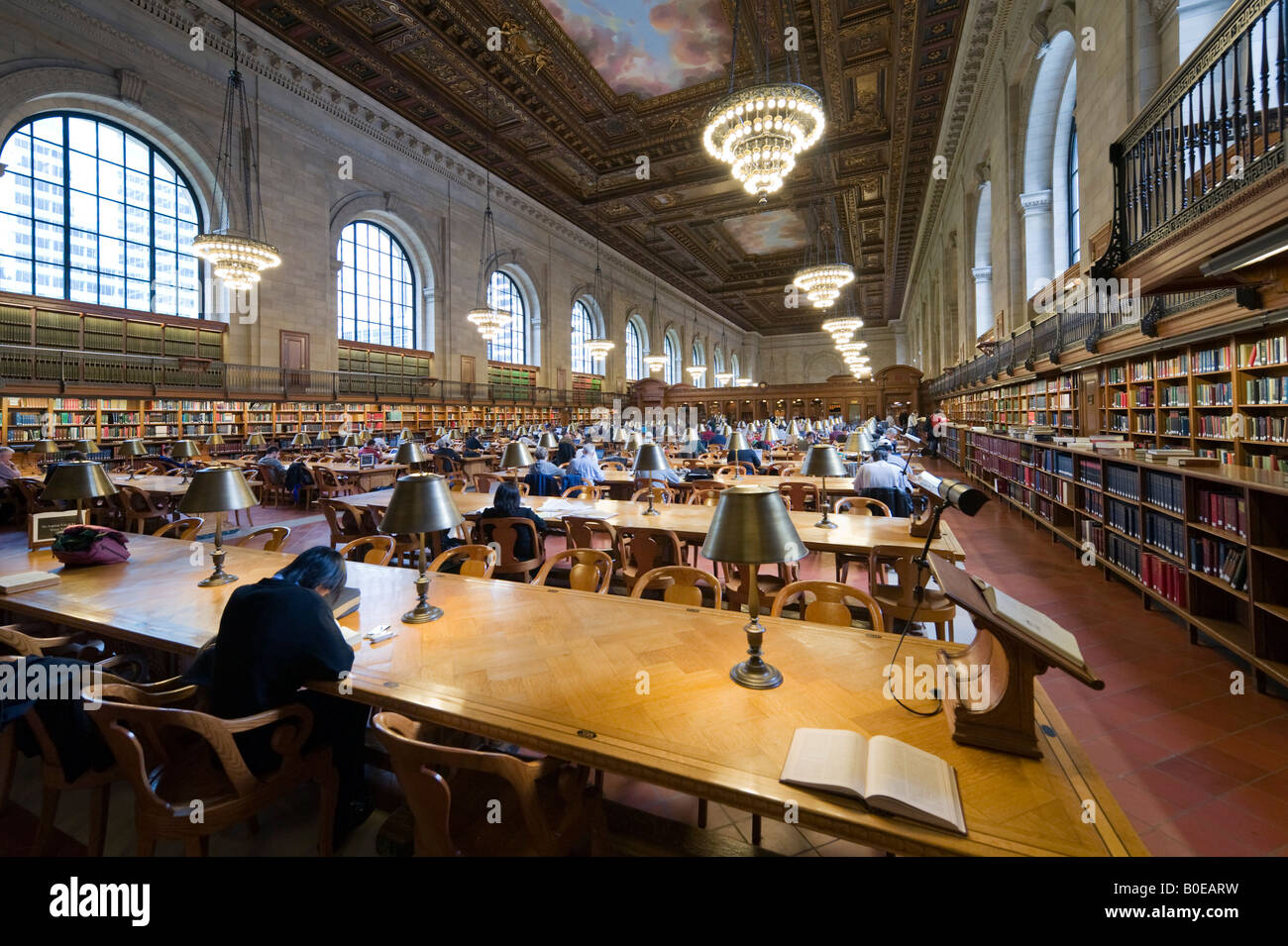 Lettura di Rose Rooom, New York Public Library, Quinta Avenue, Midtown Manhattan, NYC, New York City Foto Stock