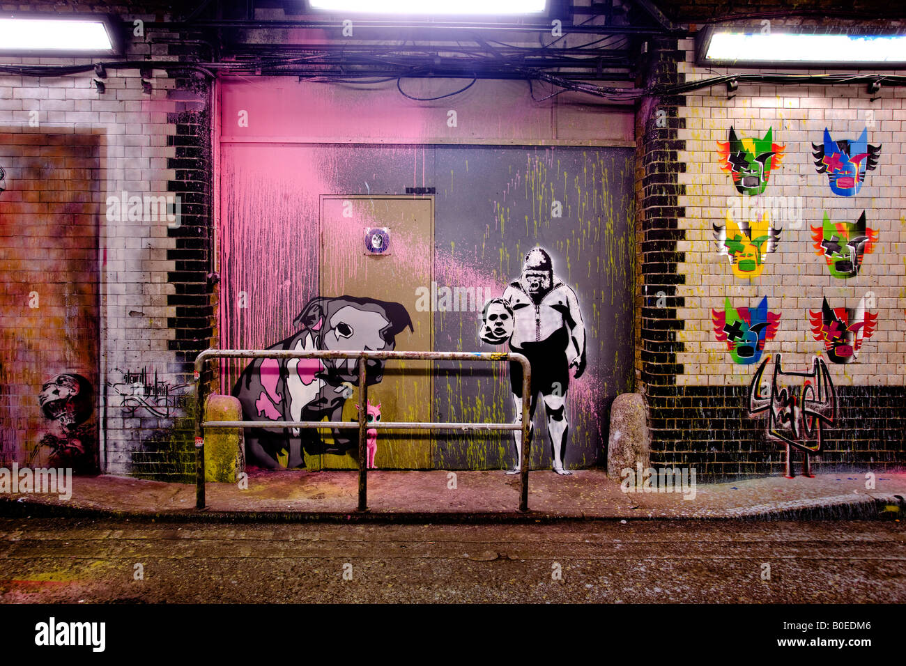 Le lattine Festival - stencil art in una strada in disuso in tunnel di Waterloo, Londra del sud Foto Stock