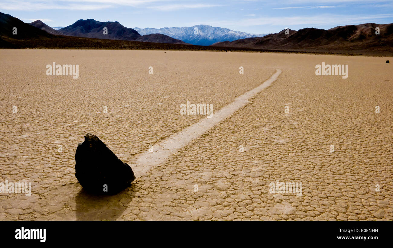 Roccia di rotolamento Autodromo Parco Nazionale della Valle della Morte in California Nevada USA Foto Stock
