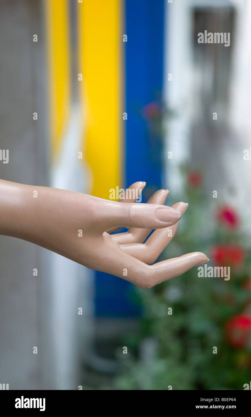 La mano di un modello sulla strada Varsavia POLONIA Foto Stock