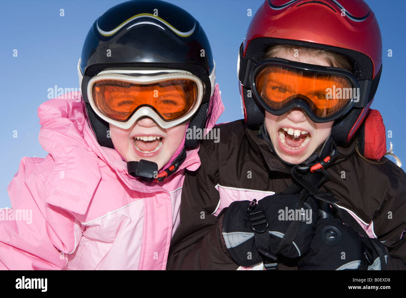 Ritratto di giovani ragazze in kit di sci Foto Stock