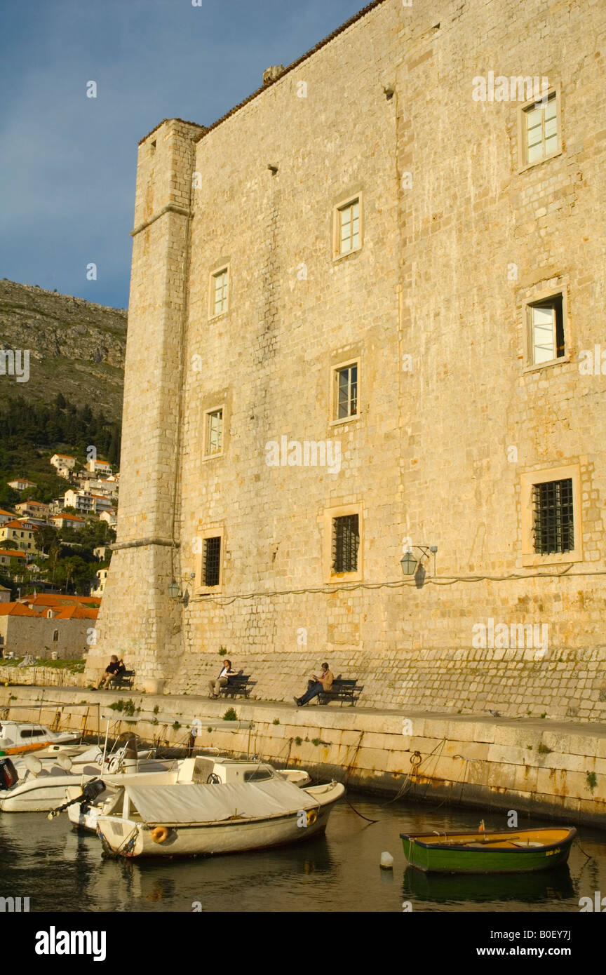 Le barche nel porto vecchio al di fuori del centro storico di Dubrovnik Croazia Europa Foto Stock