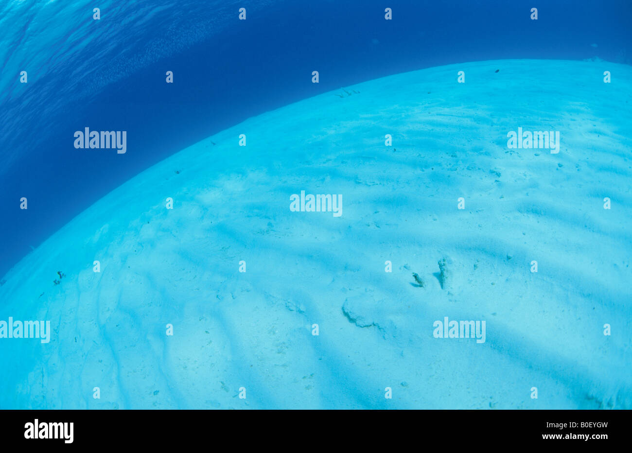 Il Sommergibile deserto di una via isola della Laguna Foto Stock