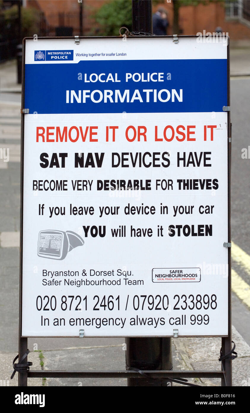 Avviso di polizia avvertimento circa il furto di dispositivi SatNav Londra Foto Stock
