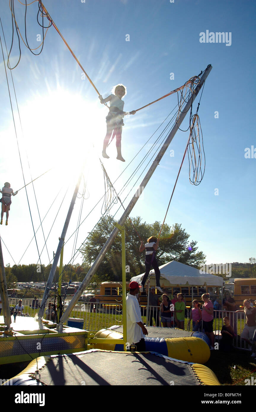 CT Durham Durham County Fair Girl Età 7 sul salto di potenza ride Foto Stock