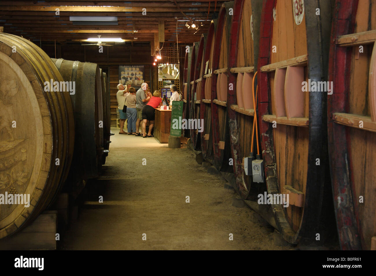 Degustazione di vino la botte Hall Pieter van Gent Cantina Mudgee Nuovo Galles del Sud Australia Foto Stock