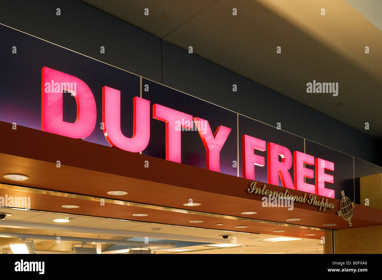 Duty Free Shop in American Airlines terminale 8, l'aeroporto JFK di New York Foto Stock