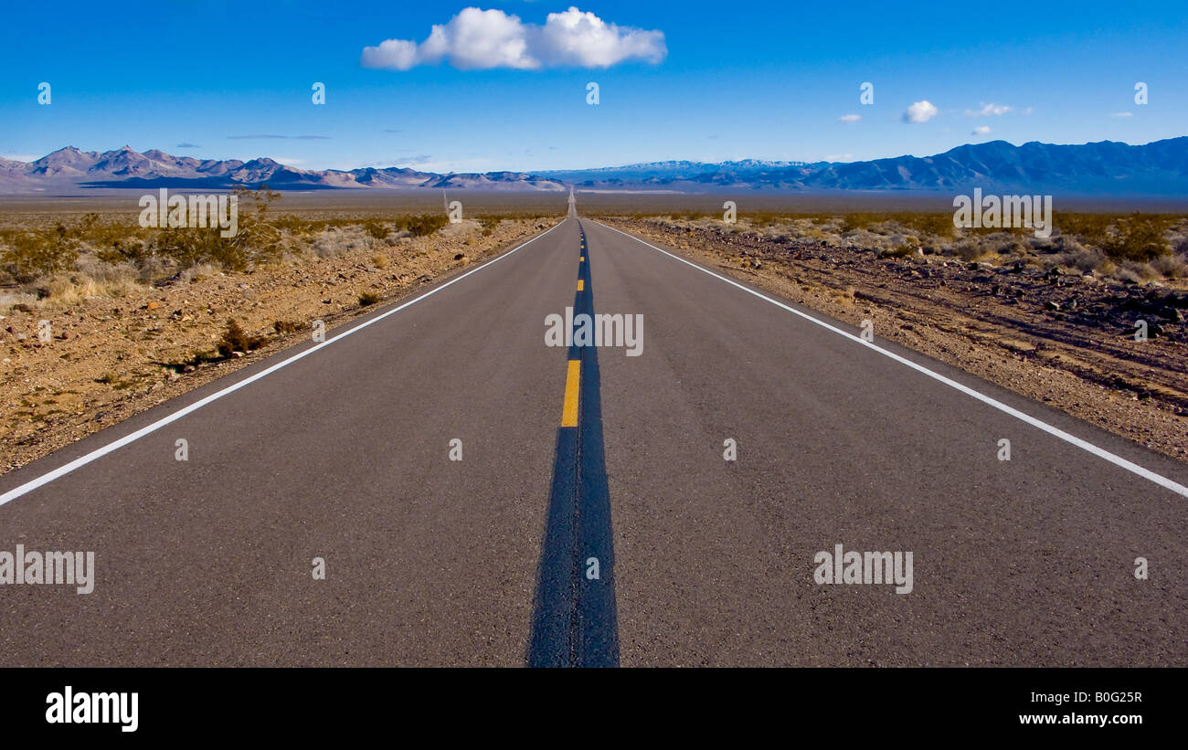 Autostrada Parco Nazionale della Valle della Morte in California Nevada USA Foto Stock