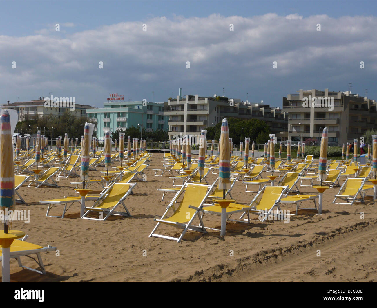 Spiaggia e Alberghi Bibione Lido del Sole, pronte per lo start della  stagione Foto stock - Alamy