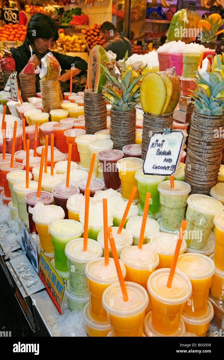 Succhi di frutta del mercato La Boqueria Barcellona Catalonia Spagna Foto Stock