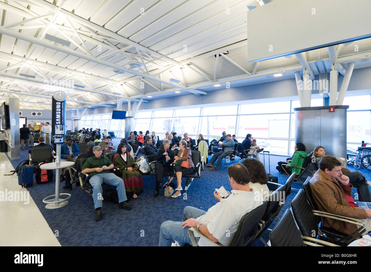 Gate di partenza in American Airlines terminale 8, l'aeroporto JFK di New York Foto Stock