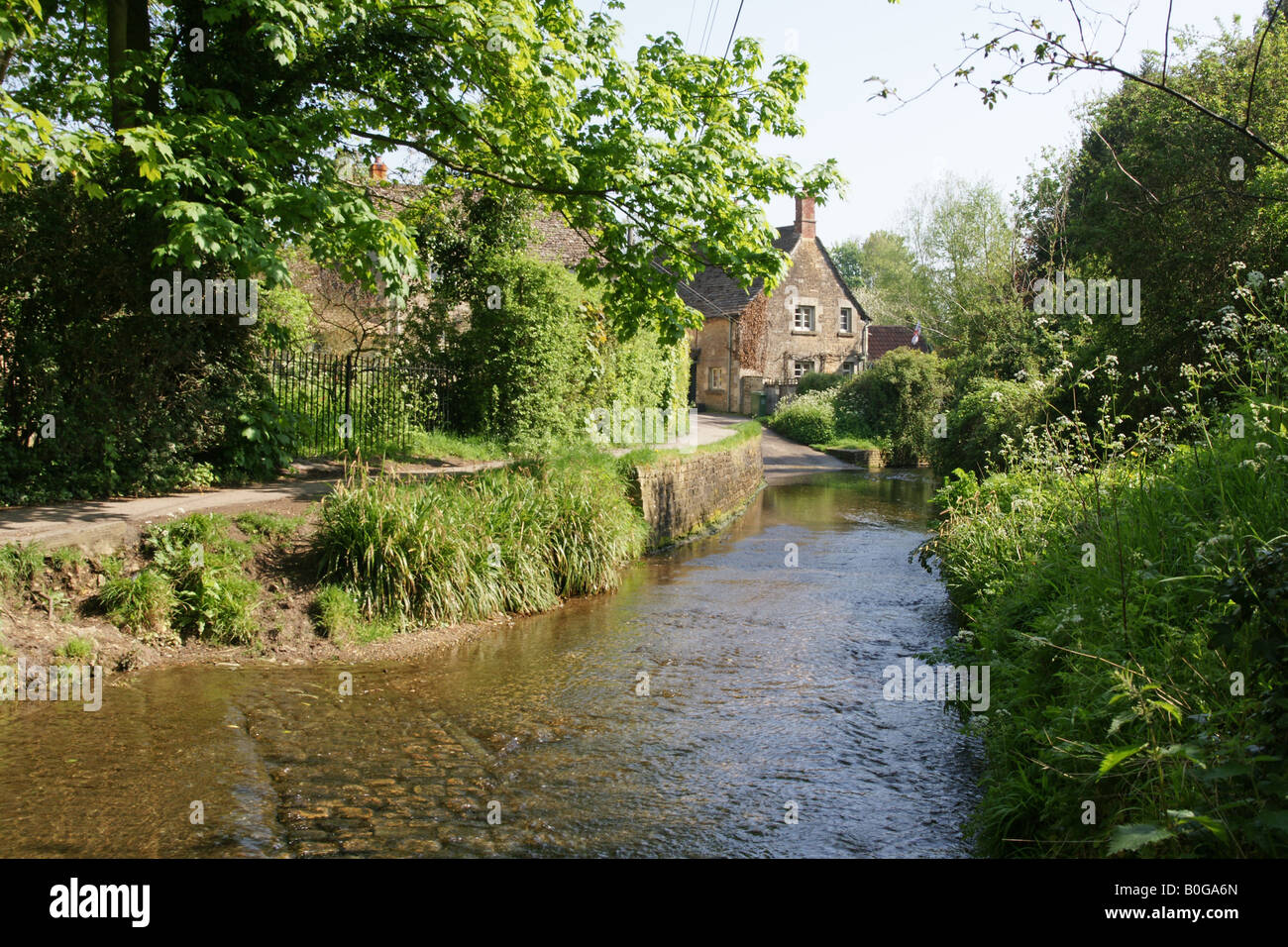 The ford at Bide Brook, Lacock in the Winter Snow.Wiltshire Inghilterra UK Foto Stock