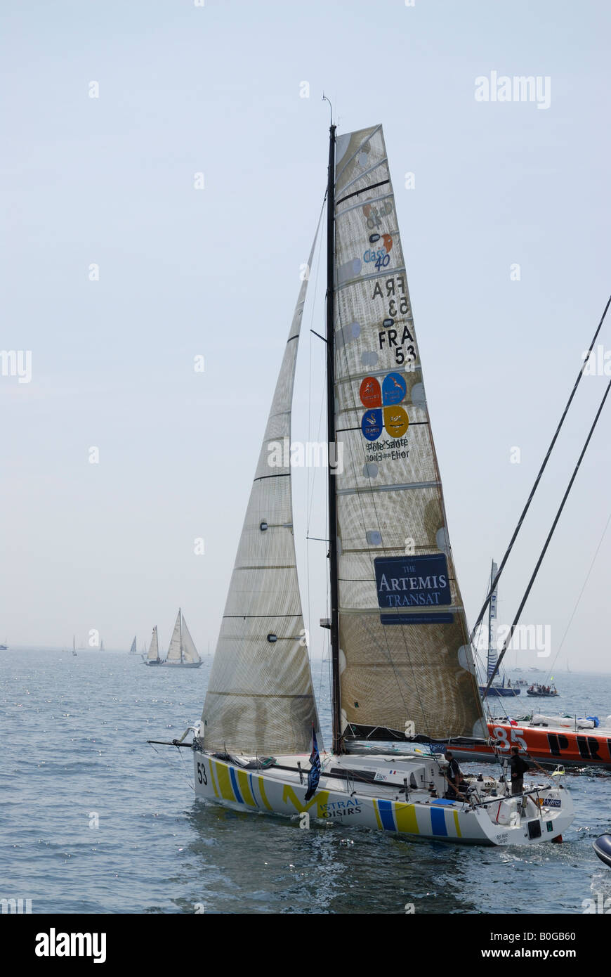 Classe 40 racing yacht Mistral Loisirs / Elior skipper da Thierry Bouchard all'inizio del 2008 Transat gara Foto Stock