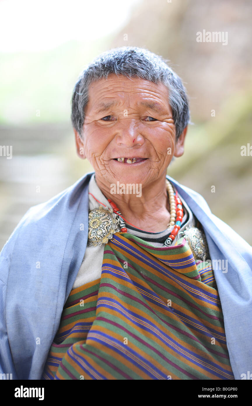 Il Bhutan donna nel tradizionale abito nazionale. Foto Stock