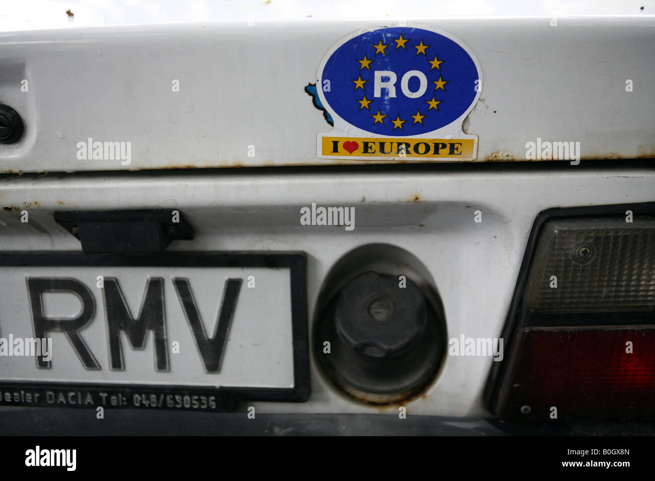 La figura mostra un "io amo l'Europa" un adesivo su una macchina a Bucarest Foto Stock