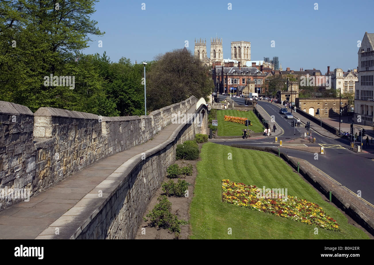 Le mura della città, York, North Yorkshire, Inghilterra Foto Stock