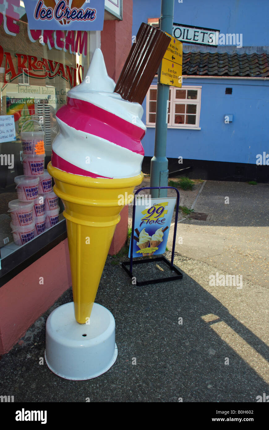 Un gelato shop. Pozzetti-next-Mare, Norfolk, Inghilterra Foto Stock