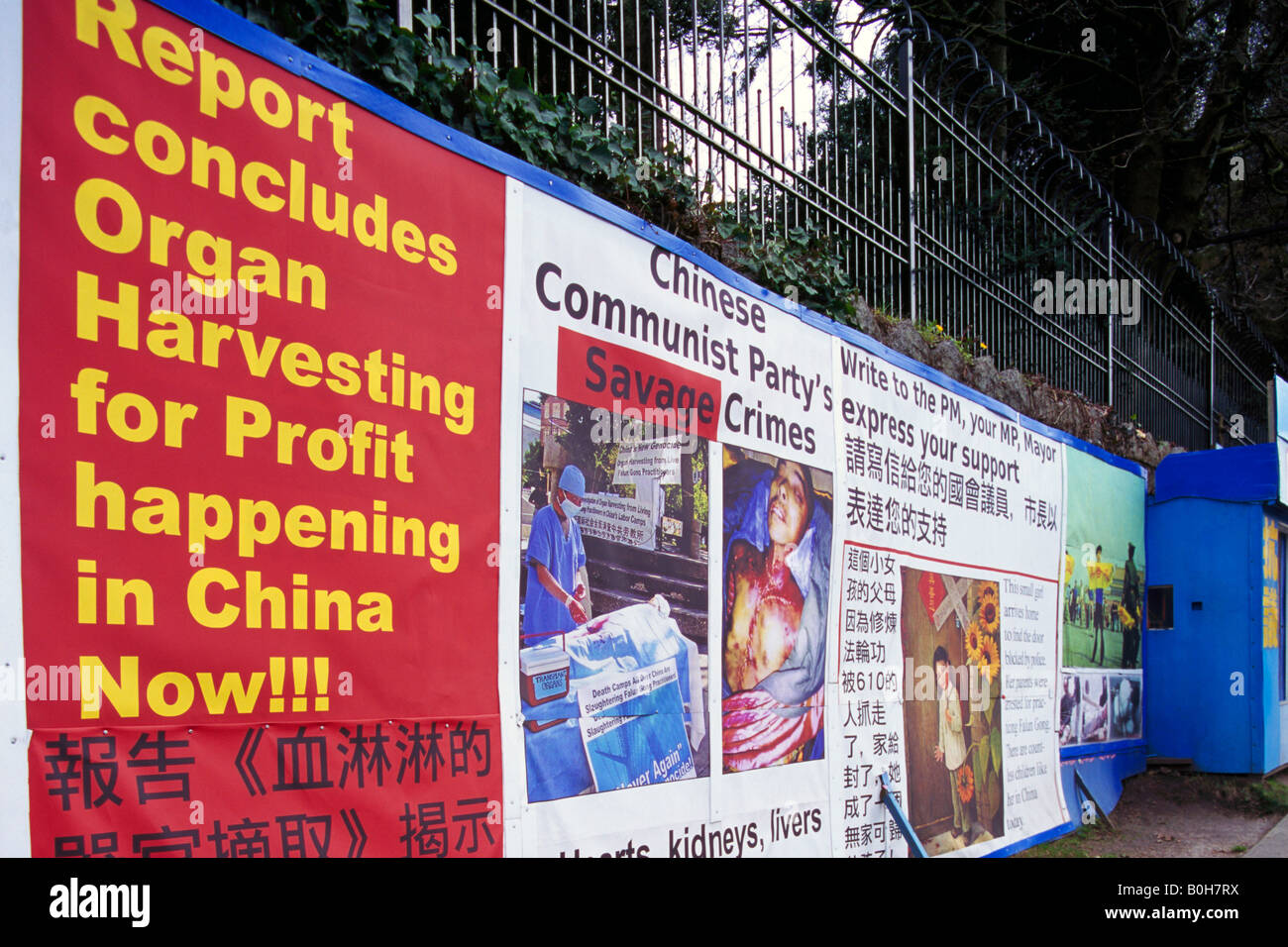 Falun Gong in segno di protesta contro la tortura e la raccolta di organi inviato al Consolato Cinese in Vancouver - le questioni relative ai diritti umani Foto Stock