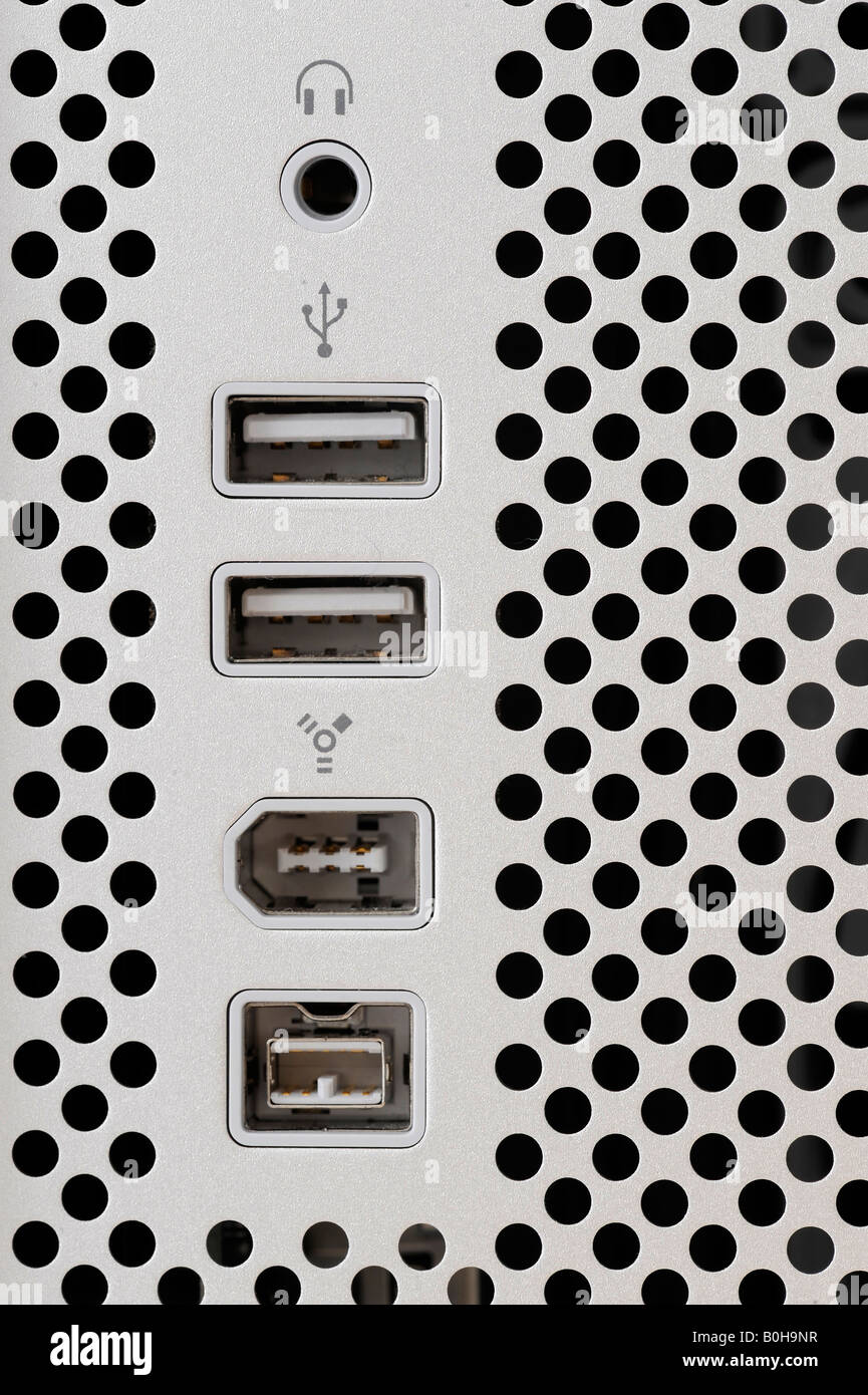 Apple Mac Pro, vista frontale, connettività superiore del pannello di fondo: jack della cuffia auricolare, due porte USB, FW 400, FW 800 Foto Stock